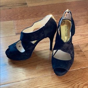 Michael Michael Kors 7 black suede heels